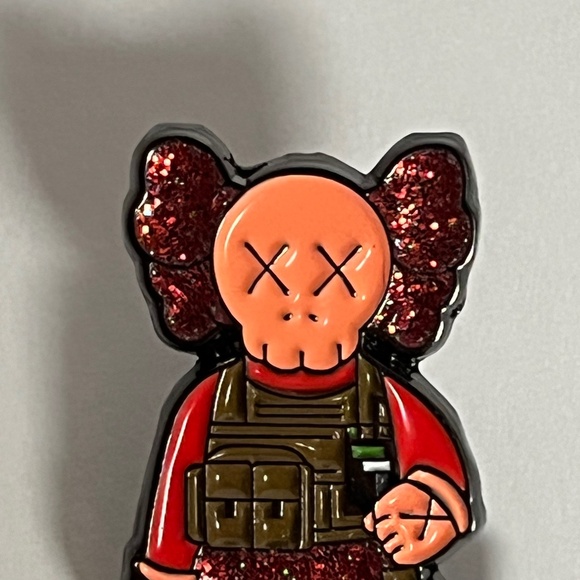 Kaws Glitter Gun Enamel Pin Hat Red Pins Hats Hatpin New Era Cap Brooch  Bag - Picture 2 of 8
